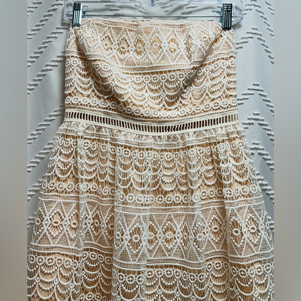 Socialite Lace Strapless Dress Size Small - Picture 2 of 8
